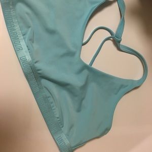 Under Armour Sports Bra XL in baby blue